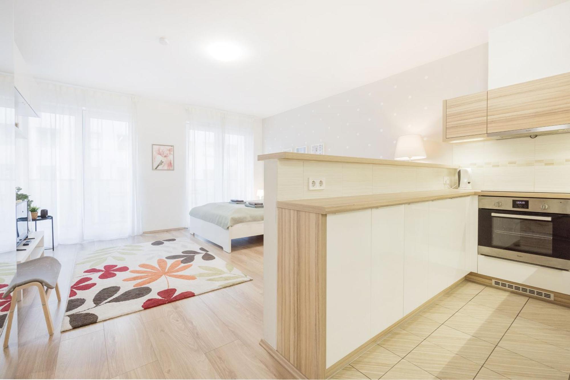 The Chic Crib With Balcony Appartement Boedapest Buitenkant foto