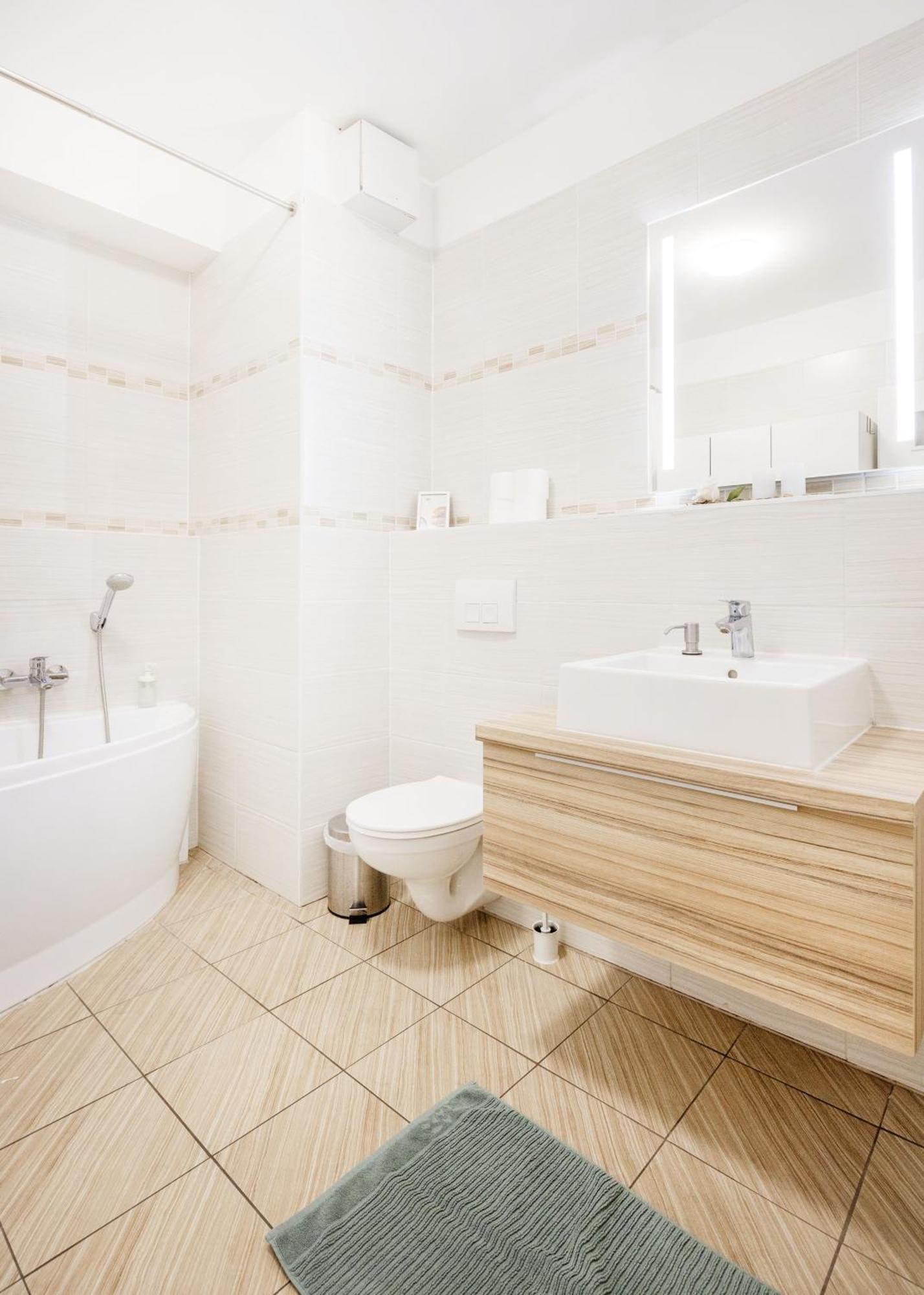 The Chic Crib With Balcony Appartement Boedapest Buitenkant foto