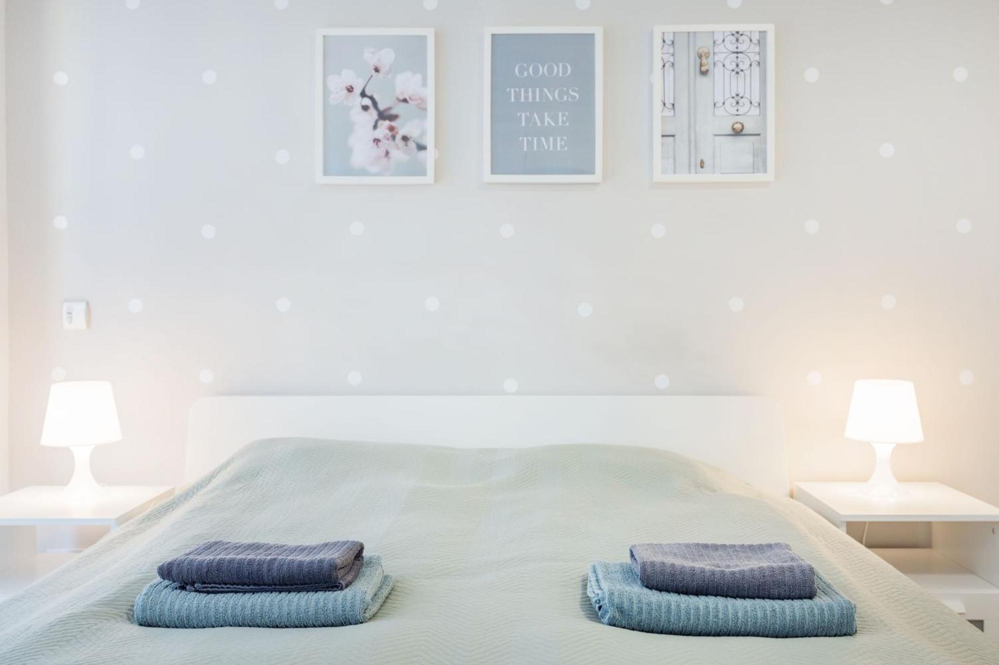 The Chic Crib With Balcony Appartement Boedapest Buitenkant foto