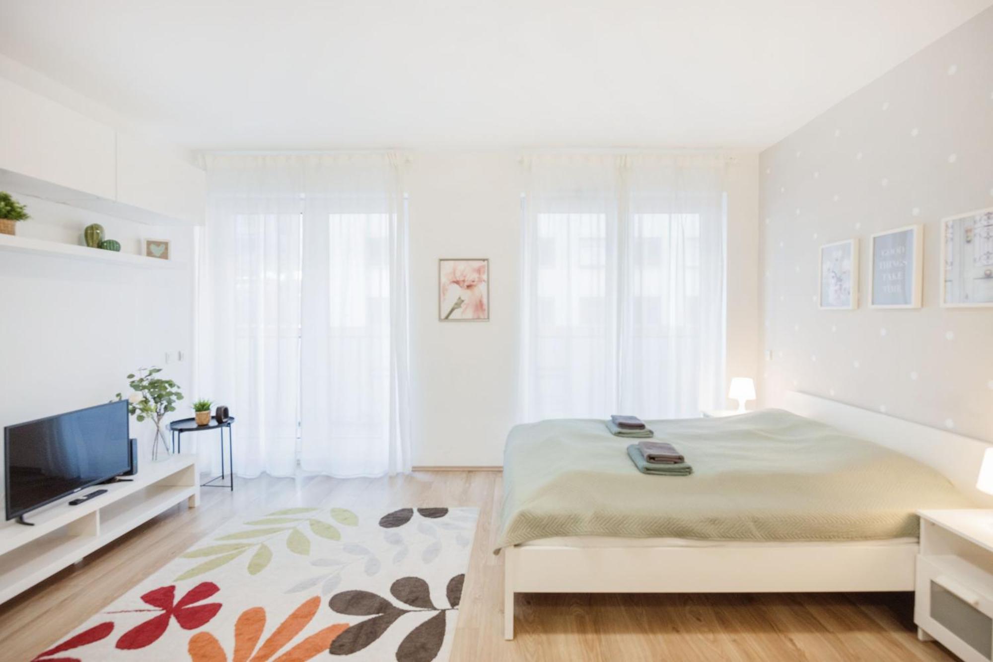 The Chic Crib With Balcony Appartement Boedapest Buitenkant foto