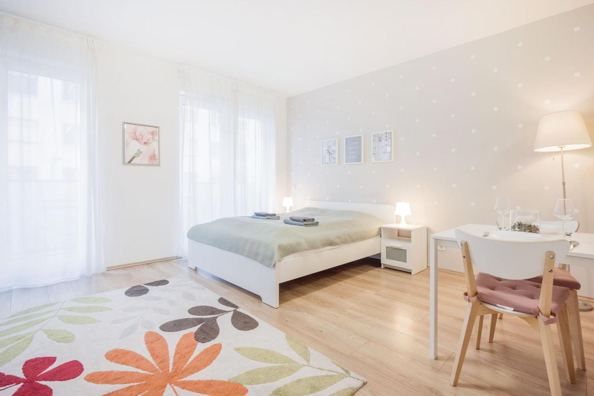 The Chic Crib With Balcony Appartement Boedapest Buitenkant foto